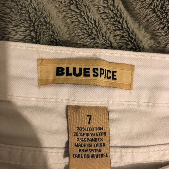 Blue spice white shorts with lace - Picture 3 of 3